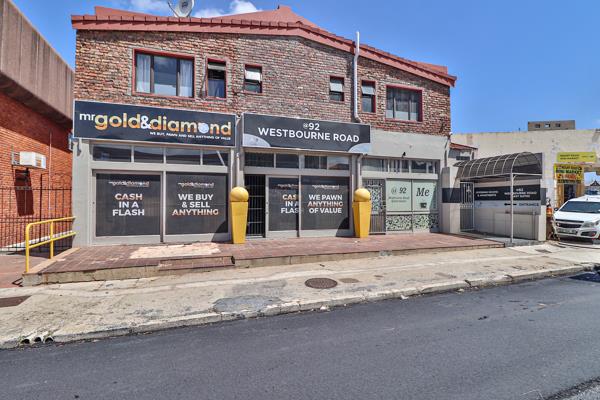 648  m² Commercial space