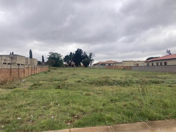 1 871 m² Land