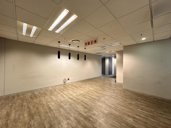 712  m² Commercial space
