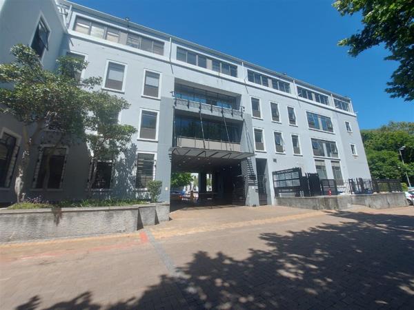 651  m² Office Space