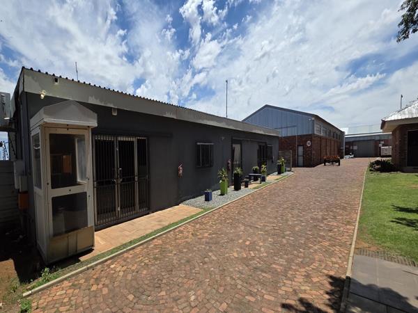 5 000  m² Commercial space