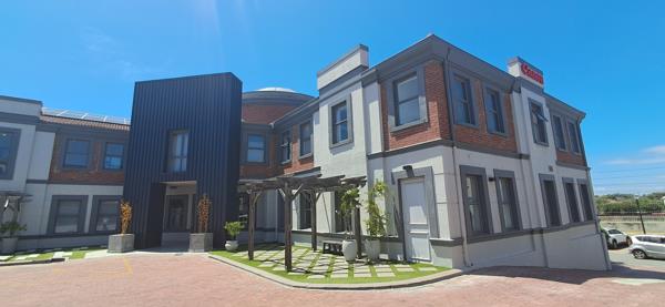 728  m² Office Space