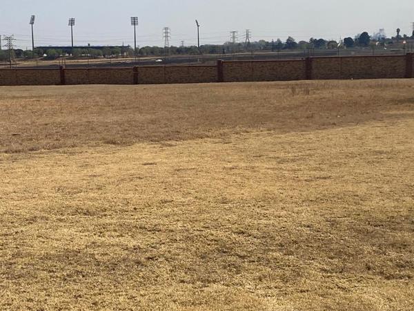 3 000 m² Land