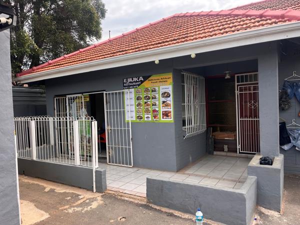 991  m² Commercial space