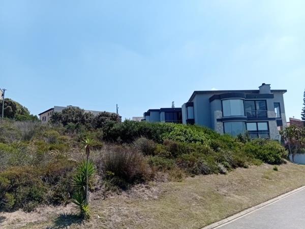 600 m² Land
