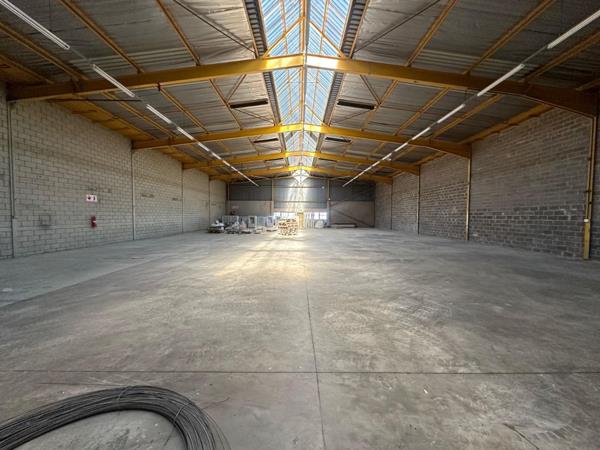 1 047  m² Industrial space