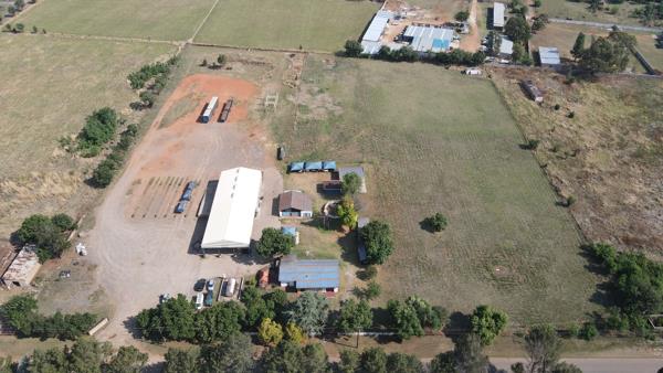 1 104  m² Commercial space