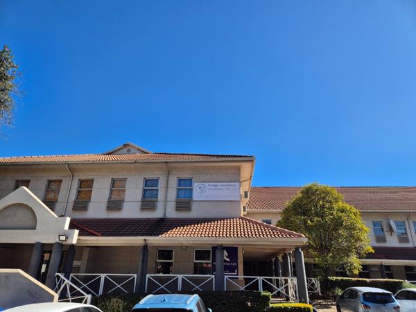 3 200  m² Office Space