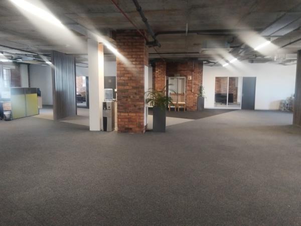 1 211  m² Office Space