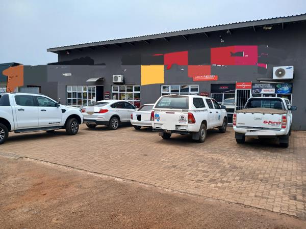 1 000  m² Retail Space