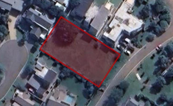 1 082 m² Land