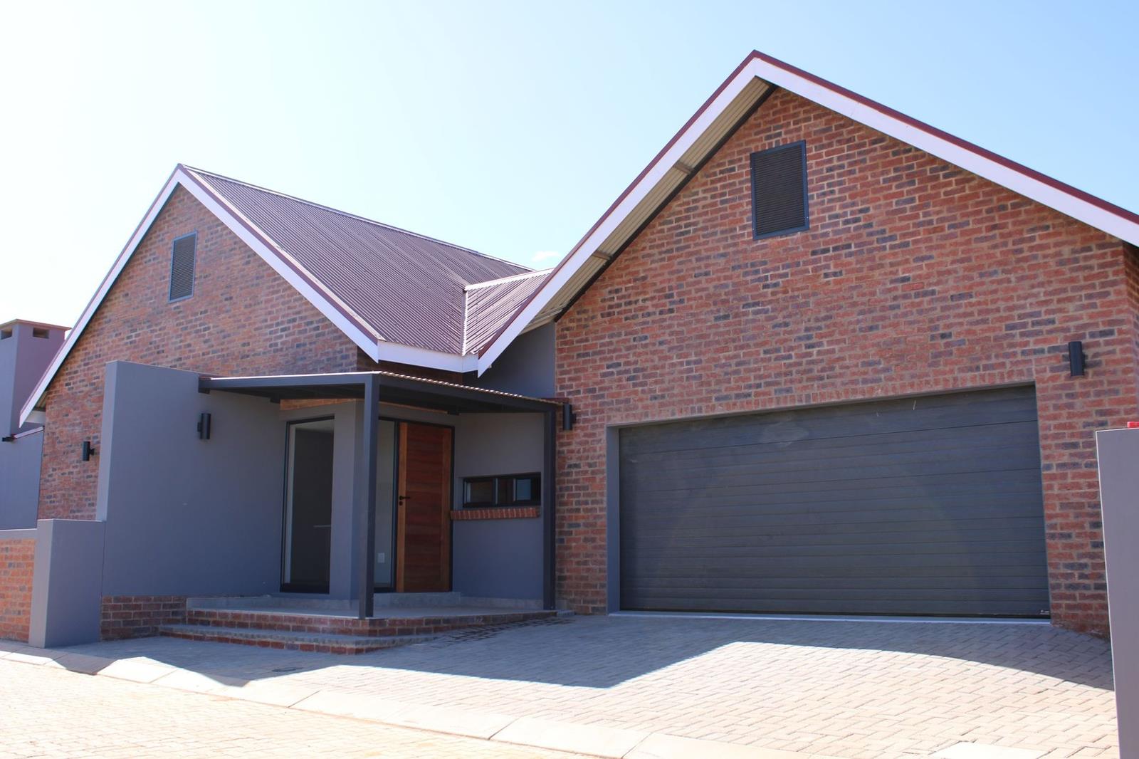 3 Bedroom Simplex to rent in De Land Estate | RR4539878 | Private Property