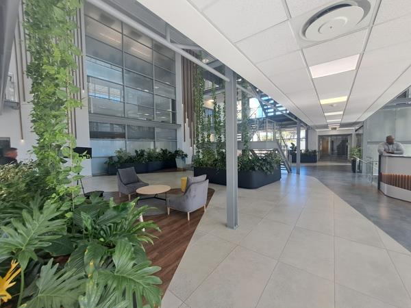 937  m² Commercial space