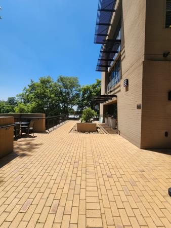 195  m² Commercial space