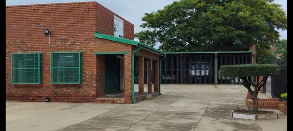 466  m² Commercial space