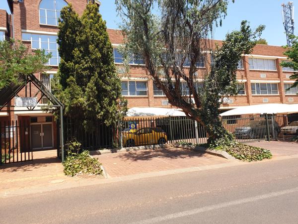 90  m² Commercial space