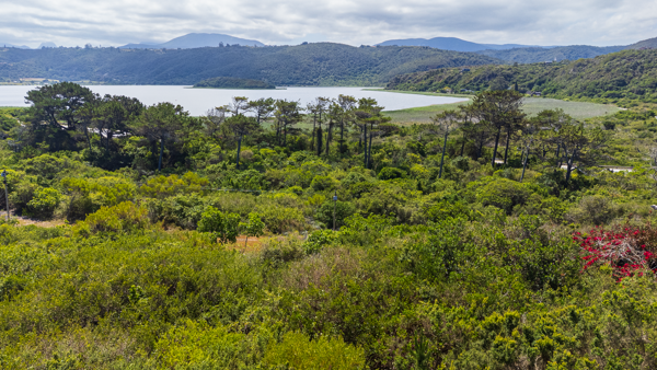 1 035 m² Land