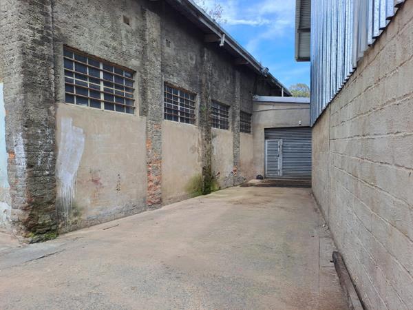 874  m² Commercial space
