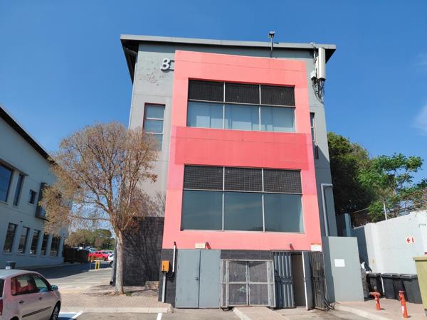 183  m² Commercial space