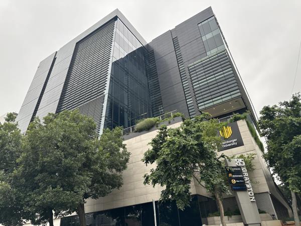 1 407  m² Commercial space