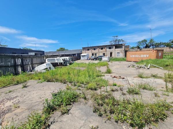 1 600  m² Commercial space