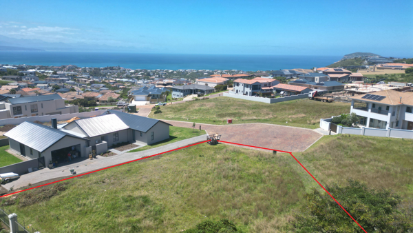 1 025 m² Land