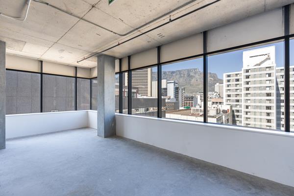 704 m² Commercial space