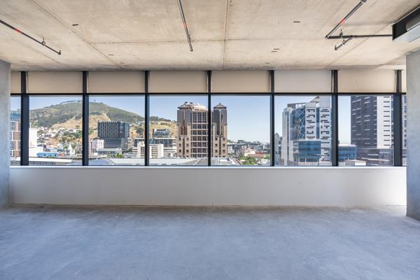 704  m² Commercial space