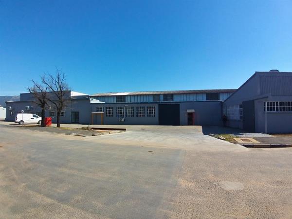 1 445  m² Industrial space