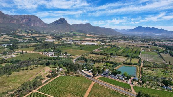 10.2 ha Commercial Farm