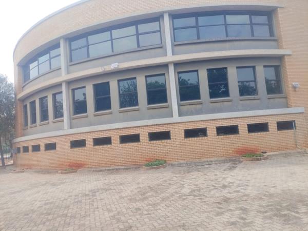 5 048  m² Commercial space