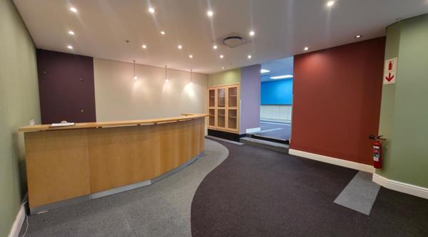 648  m² Commercial space