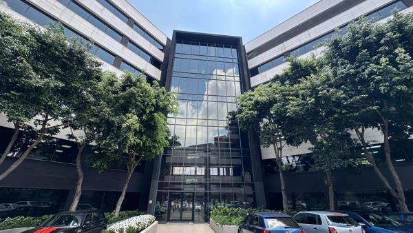 451  m² Commercial space