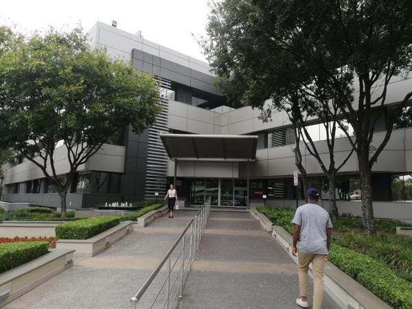 857  m² Commercial space