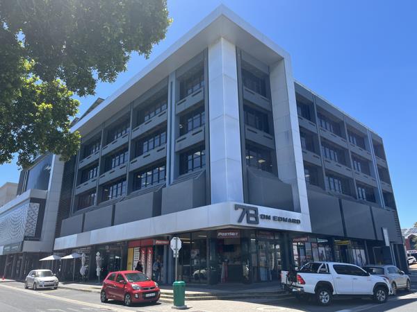 746  m² Commercial space