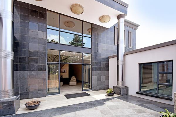 6 Bedroom House