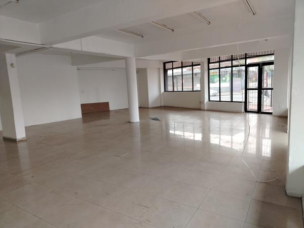 92  m² Commercial space