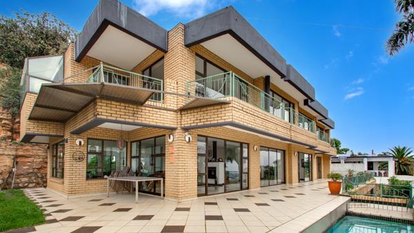6 Bedroom House