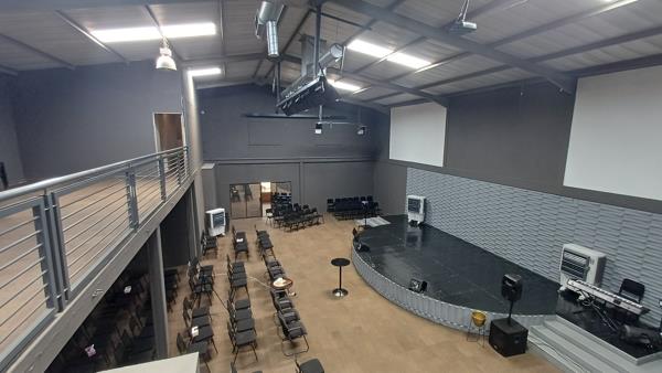 676  m² Industrial space