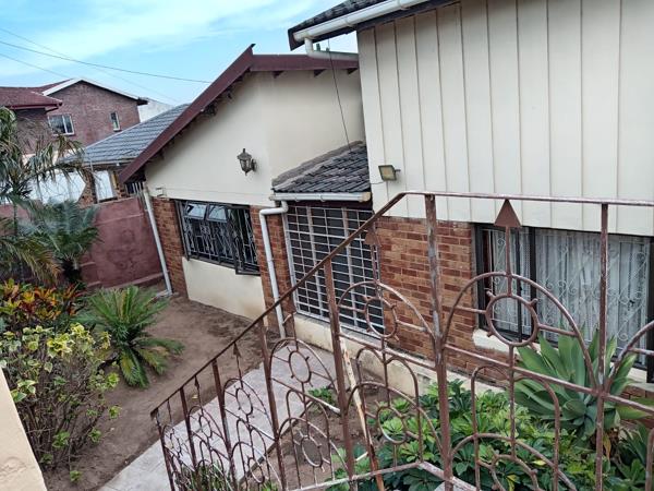 6 Bedroom House