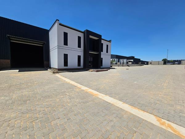 596  m² Industrial space
