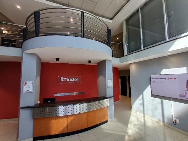 1 757  m² Commercial space