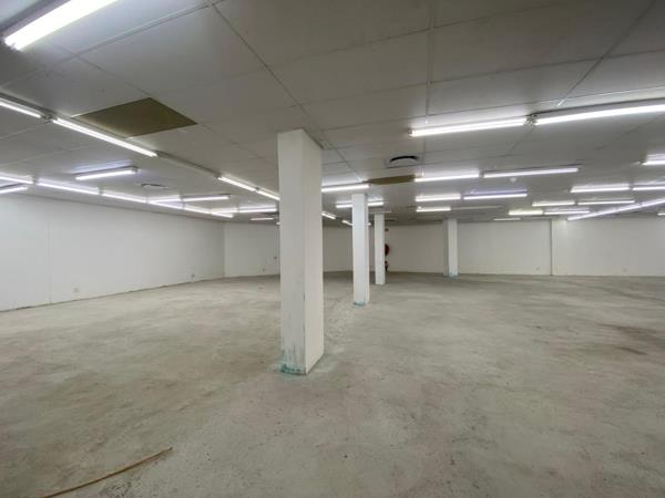 1 933  m² Commercial space