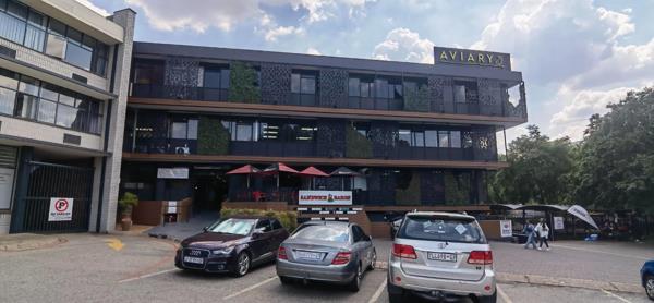 102  m² Commercial space