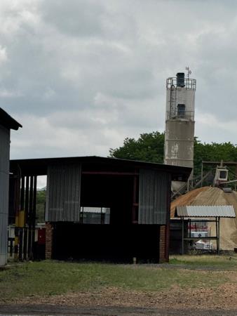 3 000  m² Industrial space