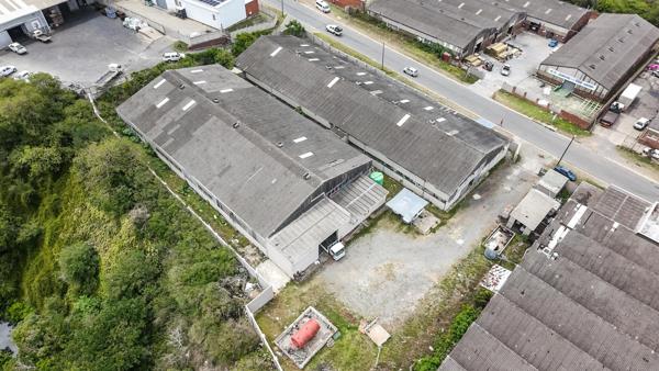 2 472  m² Commercial space