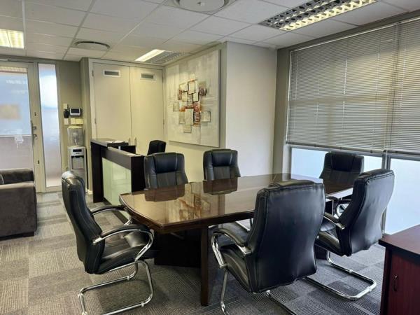 102  m² Commercial space