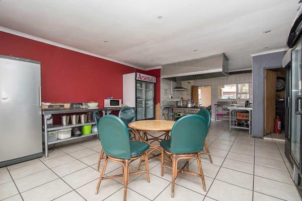 1 100  m² Commercial space