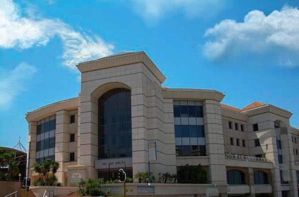 818  m² Commercial space