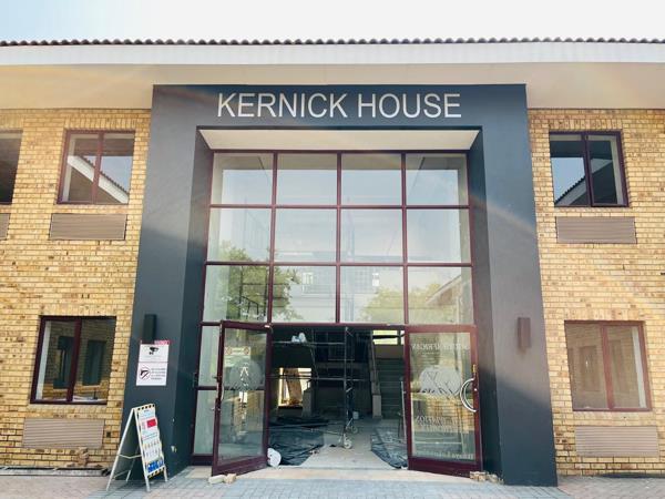 729  m² Commercial space